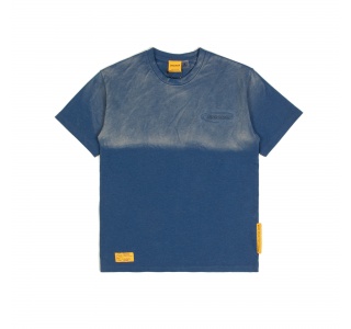 EMBOSSED LOGO WASHED TEE IN BLUE